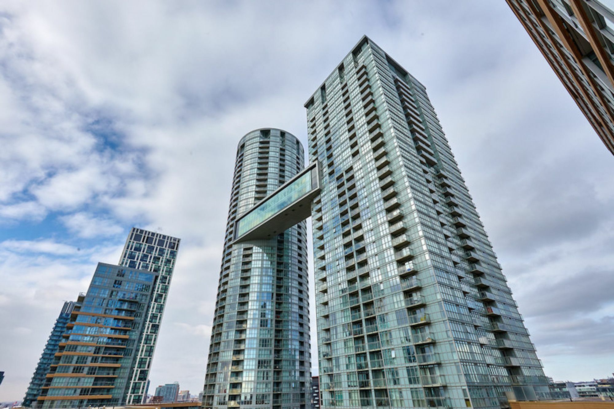 N2N Suites - Downtown Lake & City View Apartments Toronto Exterior photo